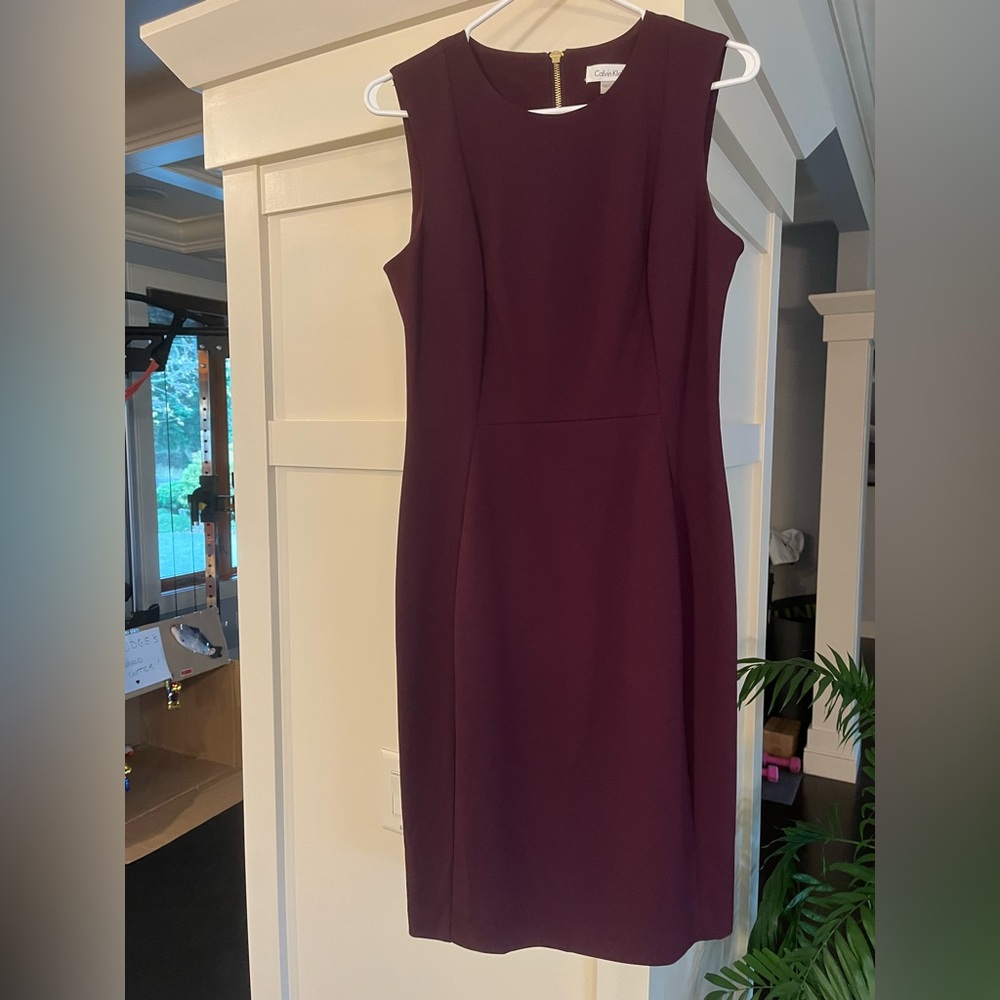 Classic Calvin Klein sleeveless, lined sheath dress